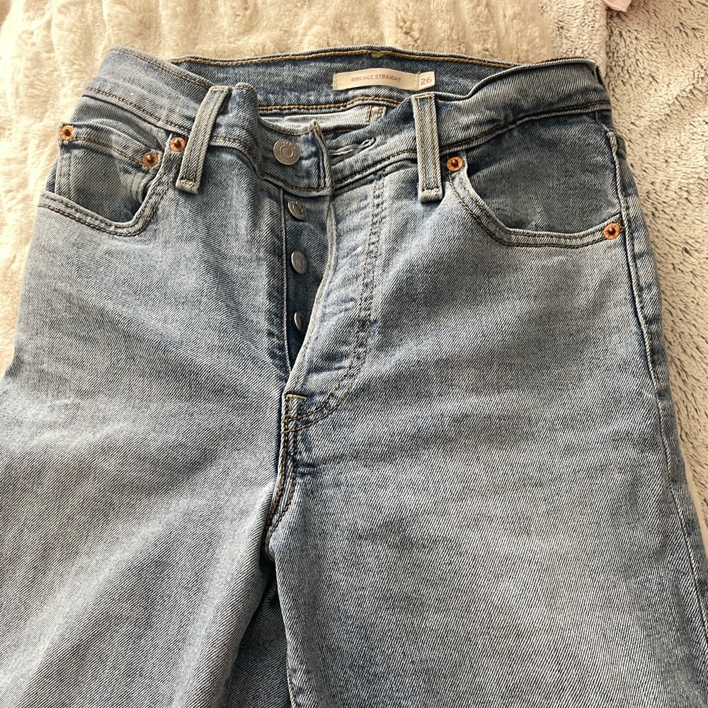 Levi medium wash straight leg jeans